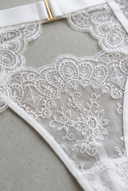 Set di lingerie con giarrettiera scolpita in pizzo bianco